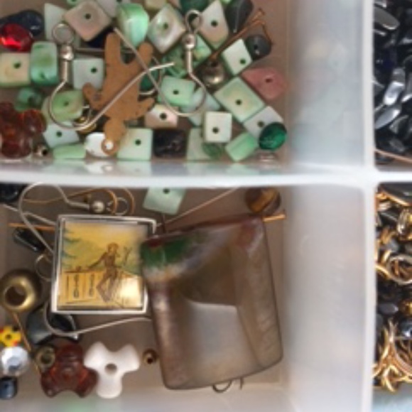 Tons of Fun with Beads and Findings - Picture 6 of 8